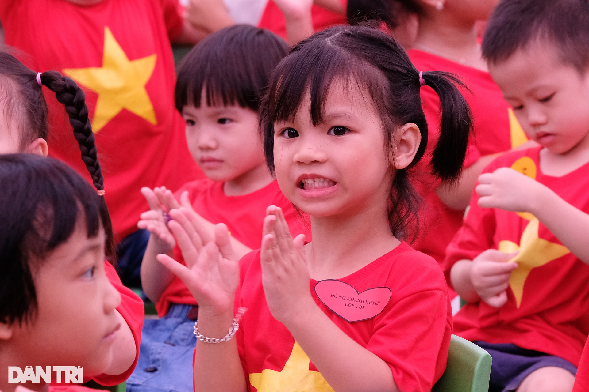 Hơn 2 triệu học sinh tại Hà Nội nô nức khai giảng năm học mới - 7 Hơn 2 triệu học sinh tại Hà Nội nô nức khai giảng năm học mới - 7