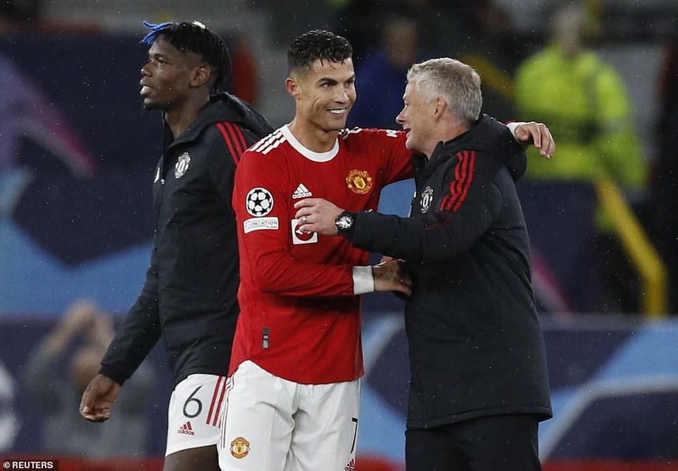 Cảm xúc vỡ òa của Ronaldo khi tỏa sáng giúp Man Utd hạ Villarreal - 11 Cảm xúc vỡ òa của Ronaldo khi tỏa sáng giúp Man Utd hạ Villarreal - 11