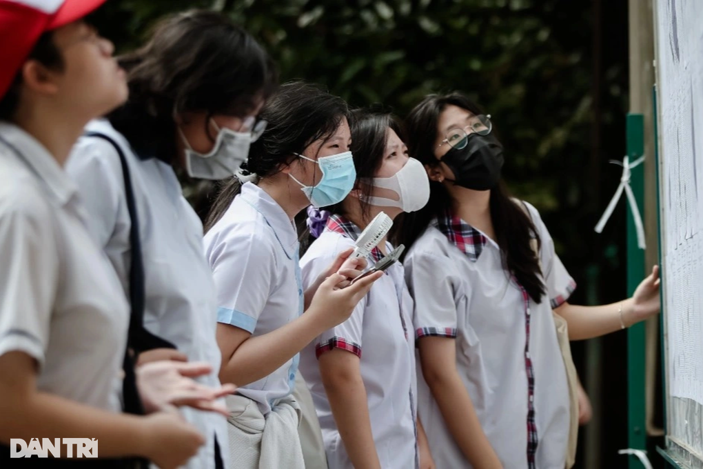 Thi lớp 10 ở TPHCM: 45% bài thi môn toán dưới điểm 5, môn văn cao nhất 9,25 - 1 Thi lớp 10 ở TPHCM: 45% bài thi môn toán dưới điểm 5, môn văn cao nhất 9,25 - 1