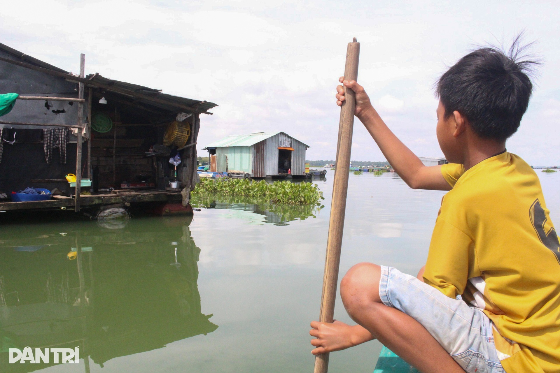 Cuộc sống lênh đênh của hàng chục hộ dân trên hồ Dầu Tiếng - 12 Cuộc sống lênh đênh của hàng chục hộ dân trên hồ Dầu Tiếng - 12