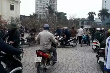 “Đội” giá rét vận chuyển hoa, cây cảnh kiếm tiền triệu mỗi ngày