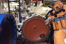 Video thủy thủ tàu ngầm Nga tập thoát hiểm từ ống phóng ngư lôi