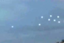 [Video] 10 UFO bí ẩn bất ngờ xuất hiện trên bầu trời Nhật Bản