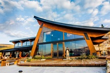 Dành 14 năm xây biệt thự đẹp như mơ từ vật liệu tái chế