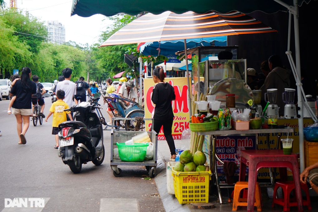 Xử lý lấn chiếm vỉa hè ở thành phố 2 lần được vinh danh du lịch sạch ASEAN - 2 Xử lý lấn chiếm vỉa hè ở thành phố 2 lần được vinh danh du lịch sạch ASEAN - 2
