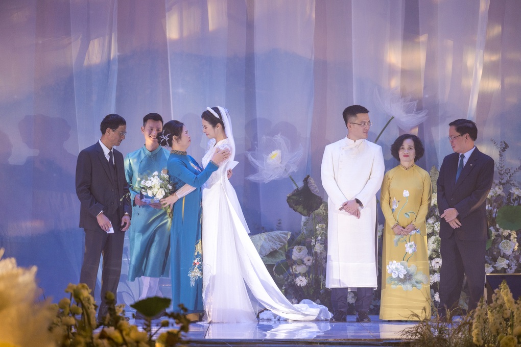 Chú rể Phú Đạt thổi sáo tặng Ngọc Hân trong ngày cưới - 6 Chú rể Phú Đạt thổi sáo tặng Ngọc Hân trong ngày cưới - 6
