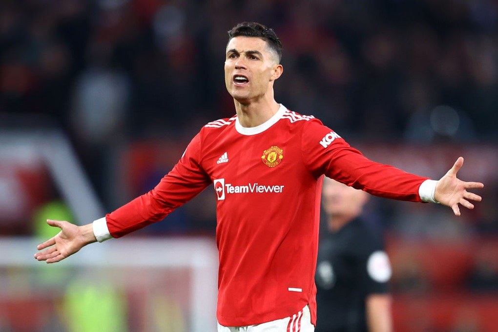 C.Ronaldo bực mình vì động thái của HLV Ten Hag - 2 C.Ronaldo bực mình vì động thái của HLV Ten Hag - 2