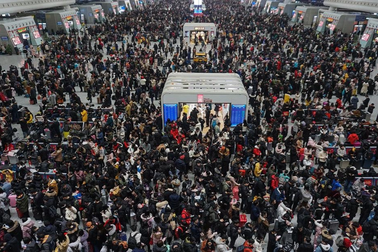 Trung Quốc cảnh báo dịch Covid-19 bùng phát sau kỳ Xuân vận