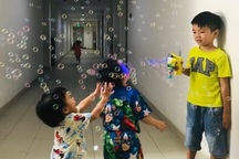 Mẹ không cho con gặp bố, dì từ chối giữ cháu mùa dịch