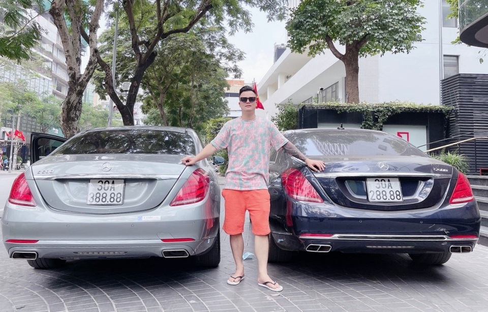 Dàn siêu xe mạ vàng biển đẹp trị giá hơn 50 tỷ đồng của đại gia kín tiếng - 9 Dàn siêu xe mạ vàng biển đẹp trị giá hơn 50 tỷ đồng của đại gia kín tiếng - 9