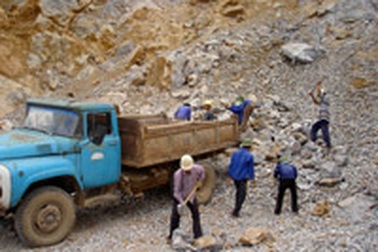 Từng ngày ngóng tiếng nổ mìn phá đá!