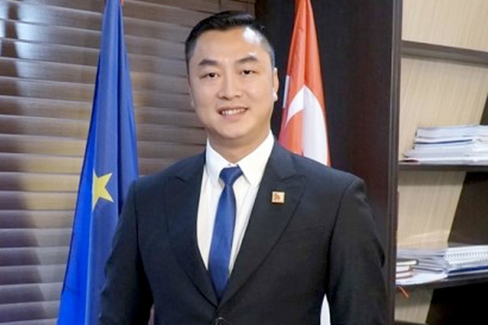 Công an TPHCM truy tìm 2 giám đốc lừa đảo tiền tỷ bằng hình thức góp vốn - 1 Công an TPHCM truy tìm 2 giám đốc lừa đảo tiền tỷ bằng hình thức góp vốn - 1