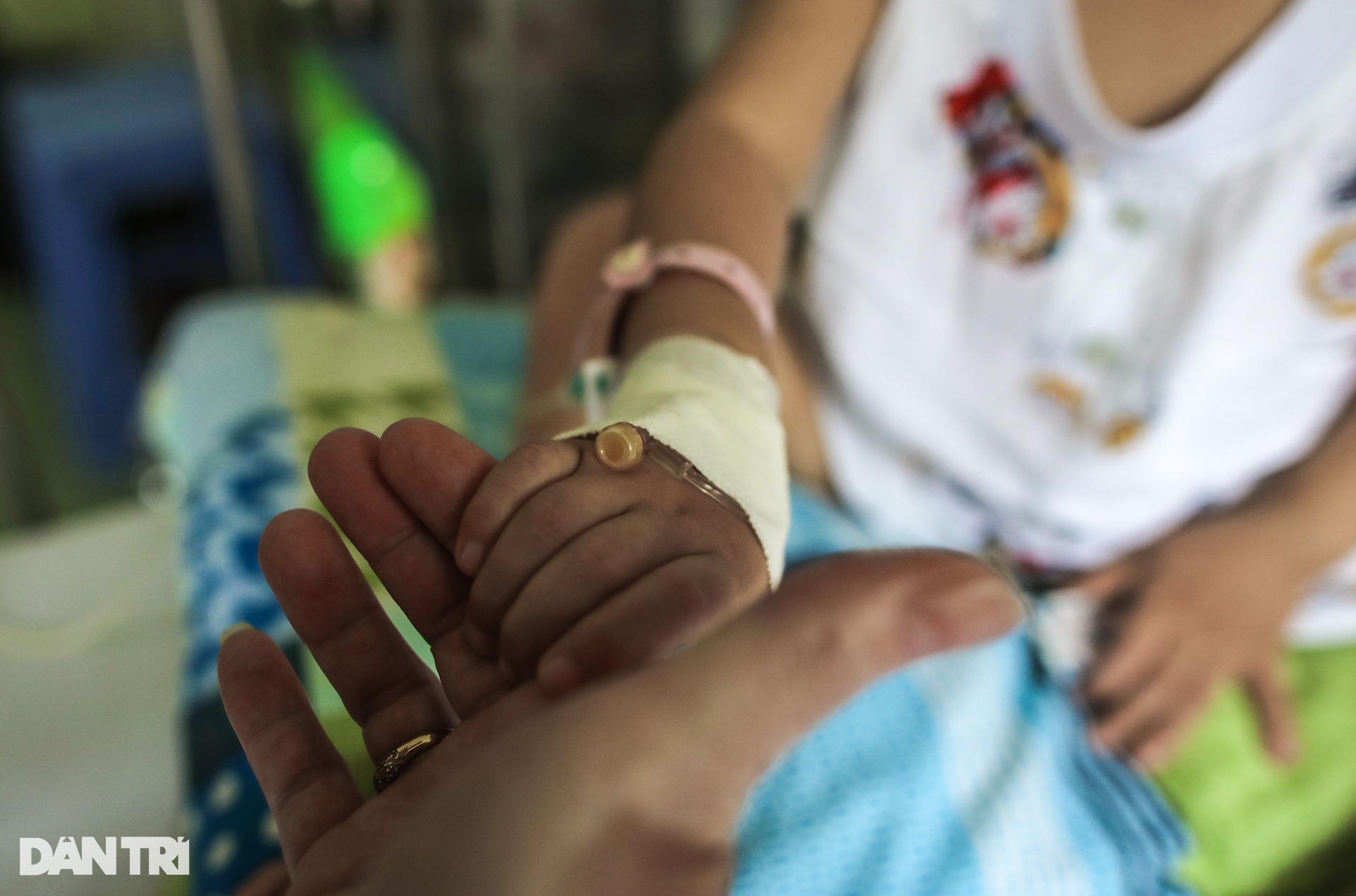 Phụ huynh chuẩn bị mì tôm, cháo gói ăn Tết cùng con trong bệnh viện - 7 Phụ huynh chuẩn bị mì tôm, cháo gói ăn Tết cùng con trong bệnh viện - 7