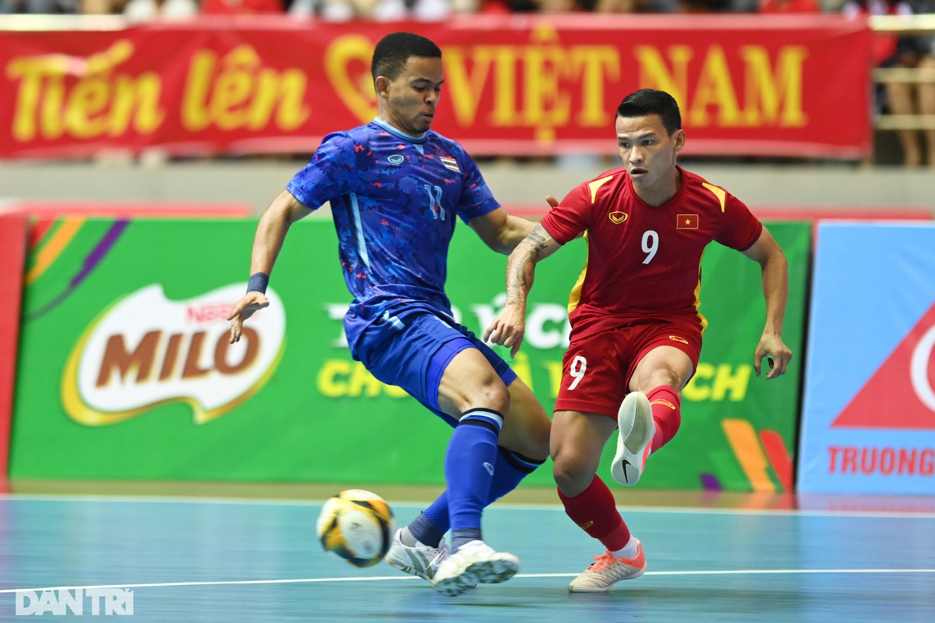 Thắng futsal Việt Nam, cầu thủ Thái Lan nhảy múa, ăn mừng đầy phấn khích - 11 Thắng futsal Việt Nam, cầu thủ Thái Lan nhảy múa, ăn mừng đầy phấn khích - 11