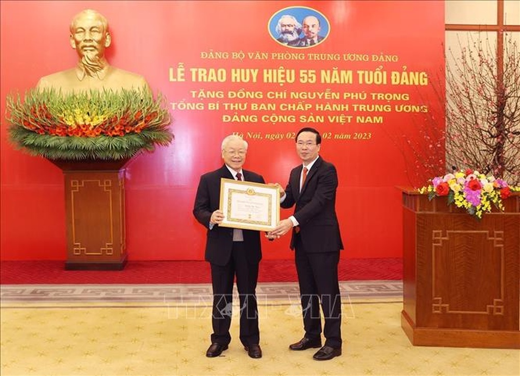 Lễ trao Huy hiệu 55 năm tuổi Đảng tặng Tổng Bí thư Nguyễn Phú Trọng - 3 Lễ trao Huy hiệu 55 năm tuổi Đảng tặng Tổng Bí thư Nguyễn Phú Trọng - 3