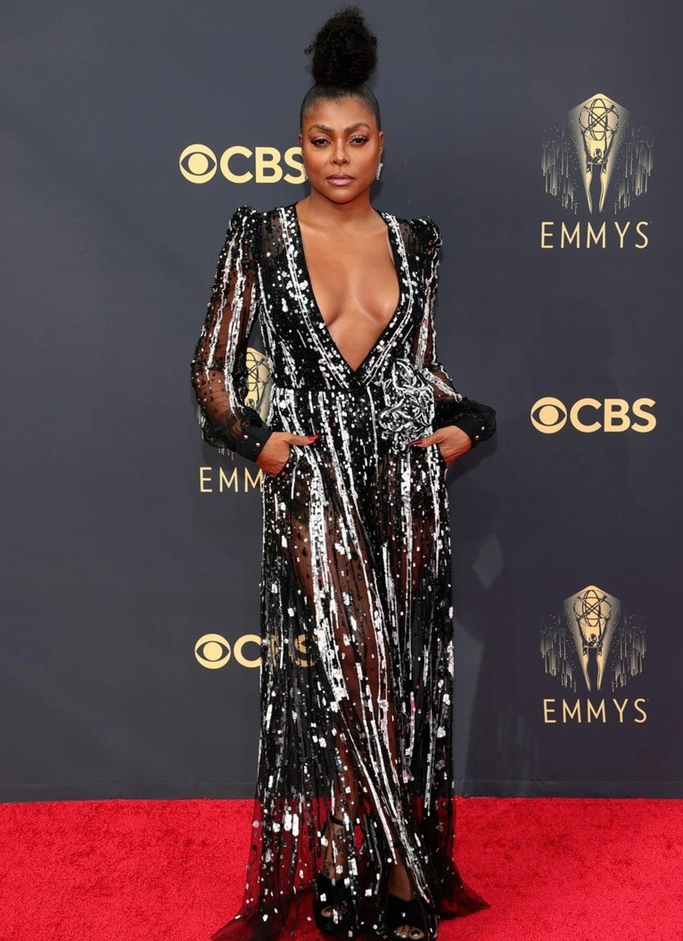 Catherine-Zeta Jones sánh đôi cùng chồng dự giải Emmy - 20 Catherine-Zeta Jones sánh đôi cùng chồng dự giải Emmy - 20