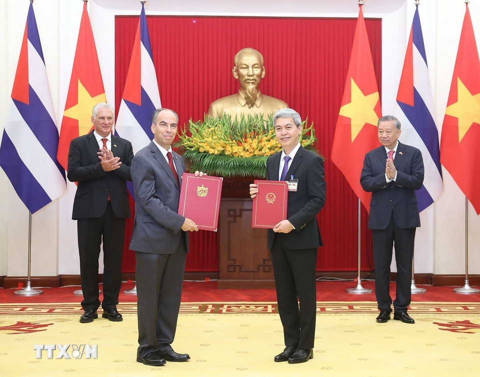 Việt Nam trao tặng nhân dân Cuba 385 tỷ đồng - 1