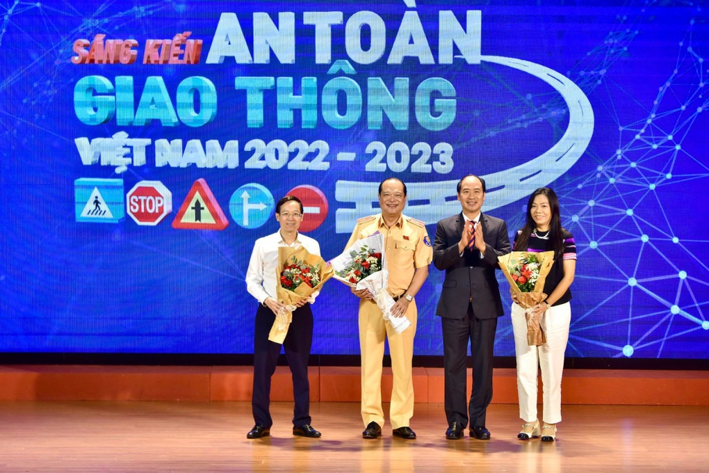 Bài dự thi Sáng kiến An toàn giao thông Việt Nam có tính ứng dụng cao - 2