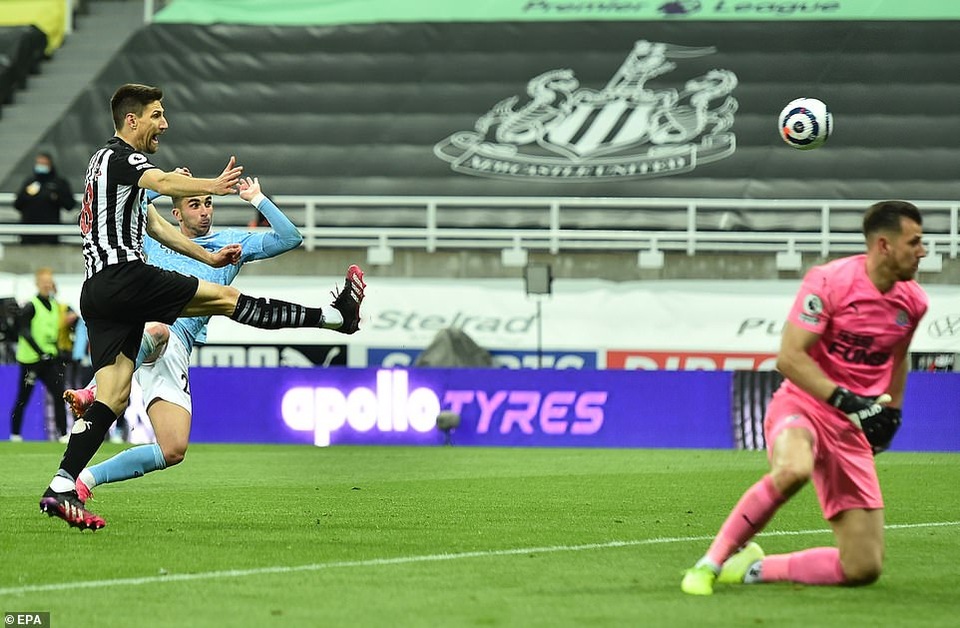 Ferran Torres lập hattrick trong chiến thắng nghẹt thở của Man City - 9 Ferran Torres lập hattrick trong chiến thắng nghẹt thở của Man City - 9