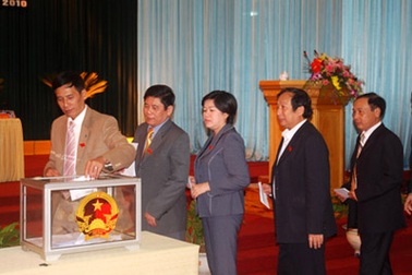 HĐND các cấp có tỷ lệ ngoài đảng không dưới 10%