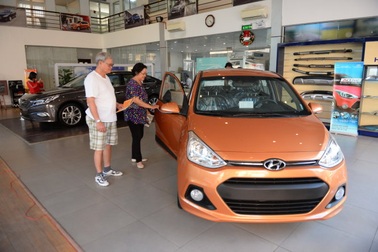 Thuế giảm, ô tô giá rẻ “bung hàng” ồ ạt, người Việt đang dễ mua xe!