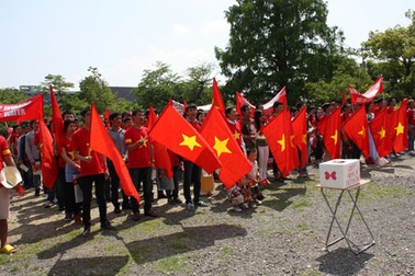 Người Việt tại Nhật xuống đường gửi kháng nghị thư phản đối Trung Quốc