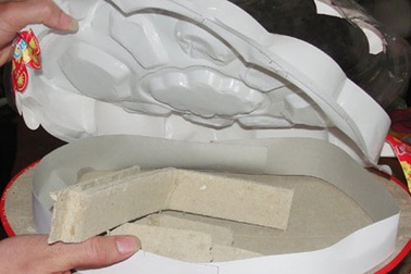 Mua mứt tết, được giấy vụn!