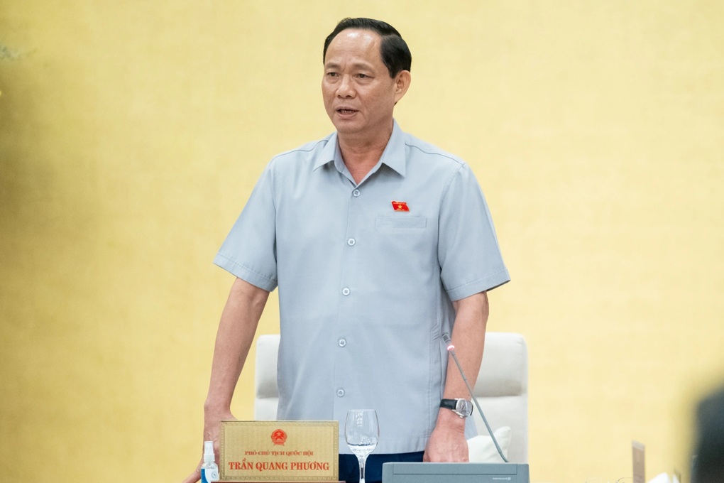 Bộ trưởng báo cáo thuốc không thiếu nhưng người dân vẫn phải đi mua ngoài - 3 Bộ trưởng báo cáo thuốc không thiếu nhưng người dân vẫn phải đi mua ngoài - 3
