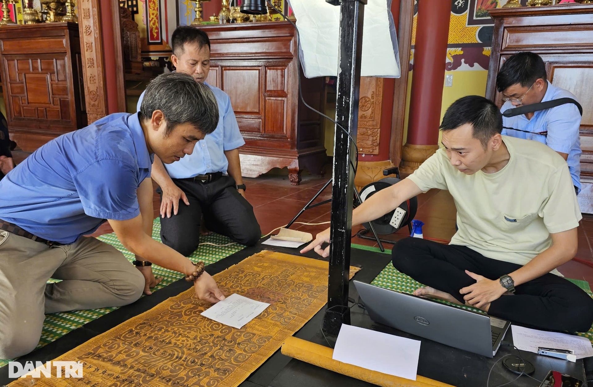 Faire revivre des documents Han Nom vieux de plus de 100 ans dans l'ancienne capitale de Hué - 4