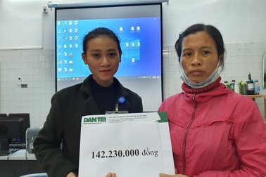 Người vợ nghẹn ngào đón nhận tấm lòng hảo tâm giúp đỡ chồng lúc nguy nan