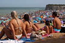 Châu Âu nắng nóng "thiêu đốt", hàng trăm người chết vì sốc nhiệt