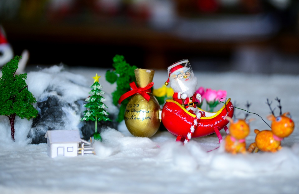 Biến vỏ trứng thành ông già Noel.jpg Biến vỏ trứng thành ông già Noel.jpg