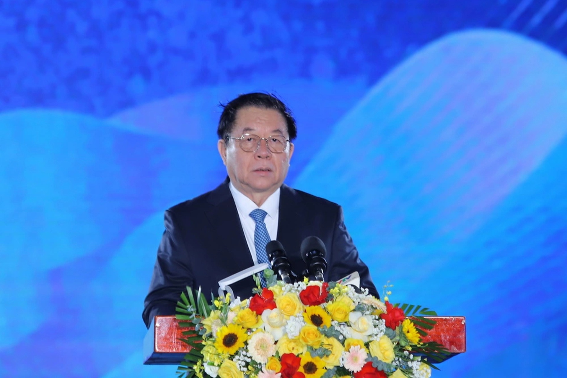 Hàng nghìn người đội mưa dự kỷ niệm 70 năm đồng bào miền Nam tập kết ra Bắc - 3 Hàng nghìn người đội mưa dự kỷ niệm 70 năm đồng bào miền Nam tập kết ra Bắc - 3