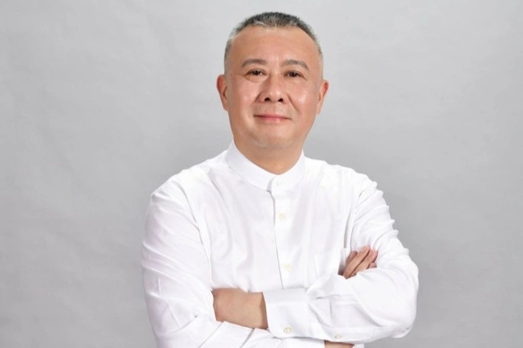 Chủ tịch giả nghèo suốt 20 năm để dạy con trai gây sốt ở Trung Quốc - 1 Chủ tịch giả nghèo suốt 20 năm để dạy con trai gây sốt ở Trung Quốc - 1