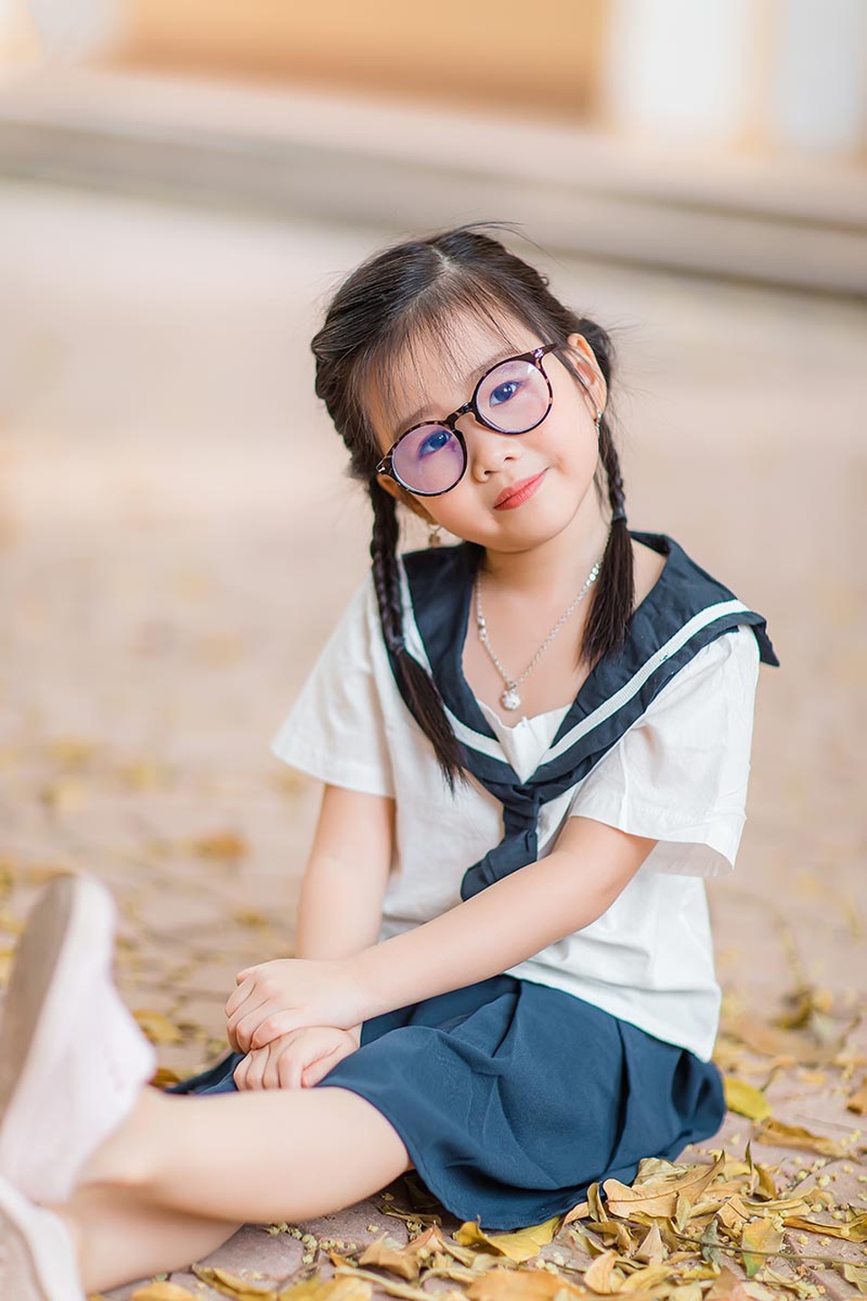 Bé gái 6 tuổi nhí nhảnh, dễ thương với bộ ảnh đồng phục học sinh - 6 Bé gái 6 tuổi nhí nhảnh, dễ thương với bộ ảnh đồng phục học sinh - 6
