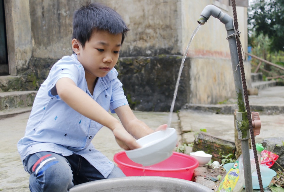 Rớt nước mắt cảnh 2 chị em mồ côi không dám nghĩ đến mùi vị Tết - 3 Rớt nước mắt cảnh 2 chị em mồ côi không dám nghĩ đến mùi vị Tết - 3