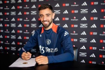 Bruno Fernandes gia hạn hợp đồng với Man Utd