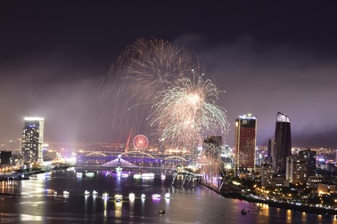 Mãn nhãn với đại tiệc pháo hoa mang tên “Nhịp cầu hạnh phúc” trên sông Hàn