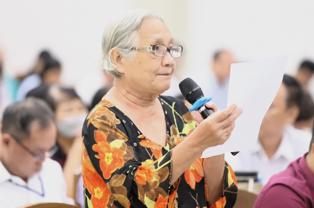 Cử tri TPHCM băn khoăn về việc lấy mống mắt cho thẻ căn cước - 1 Cử tri TPHCM băn khoăn về việc lấy mống mắt cho thẻ căn cước - 1