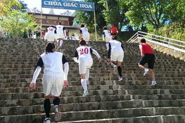 Đội tuyển bóng đá nữ Việt Nam miệt mài rèn thể lực tại Đà Lạt