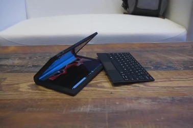 Thực tế chiếc laptop màn hình gập ThinkPad X1 Fold