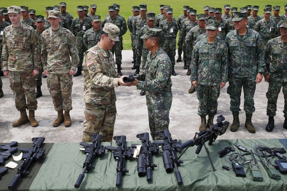 Mỹ - Trung chèo kéo Philippines trong cuộc ganh đua ảnh hưởng - 2 Mỹ - Trung chèo kéo Philippines trong cuộc ganh đua ảnh hưởng - 2