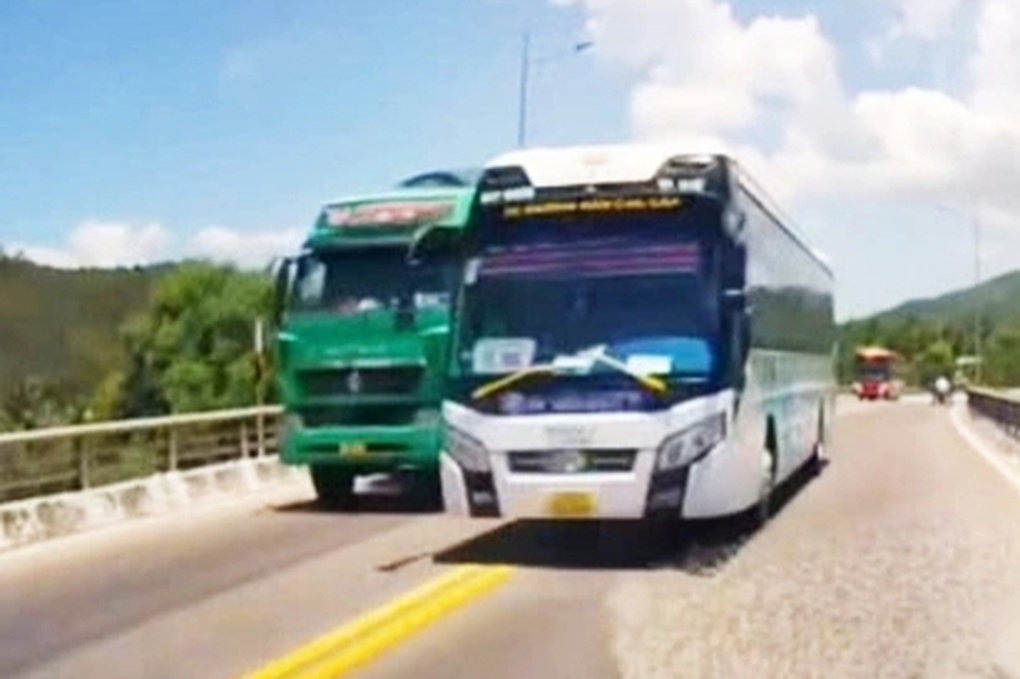Tài xế vượt ẩu, chủ xe báo công an xử phạt - 1 Tài xế vượt ẩu, chủ xe báo công an xử phạt - 1