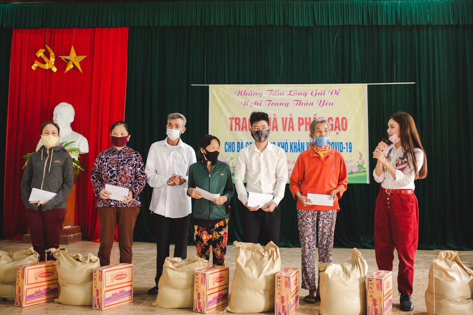 Phạm Phương Thảo hỗ trợ dân nghèo xứ Nghệ vượt qua đại dịch - 4 Phạm Phương Thảo hỗ trợ dân nghèo xứ Nghệ vượt qua đại dịch - 4