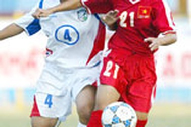 Ai bảo con gái đá bóng là "khô"!  