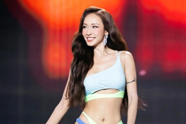 Thí sinh Hoa hậu Hoàn vũ Việt Nam tự tin diễn bikini trong đêm bán kết