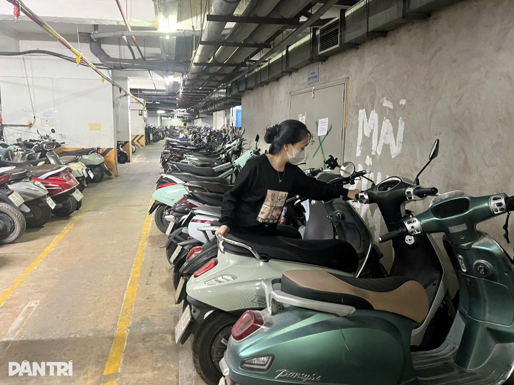 Chung cư Hà Nội cấm gửi xe điện: Bùng nổ tranh cãi trong nhóm cư dân - 1 Chung cư Hà Nội cấm gửi xe điện: Bùng nổ tranh cãi trong nhóm cư dân - 1