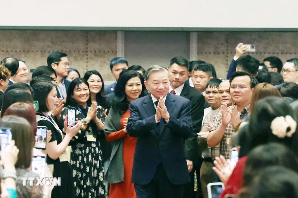 Tổng Bí thư: Xây dựng cộng đồng người Việt Nam tại Singapore ngày càng vững mạnh - 1 Tổng Bí thư: Xây dựng cộng đồng người Việt Nam tại Singapore ngày càng vững mạnh - 1