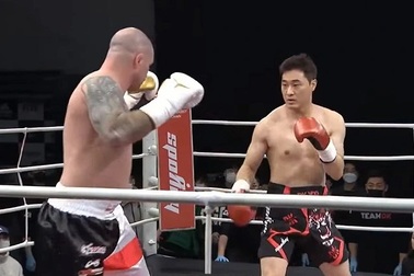 "Lý Tiểu Long" Hàn Quốc thua bẽ mặt trước võ sĩ kém mình 10 tuổi