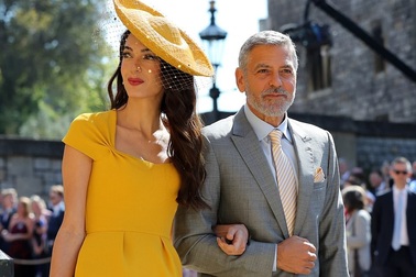Vợ chồng George Clooney thanh lịch dự đám cưới hoàng gia